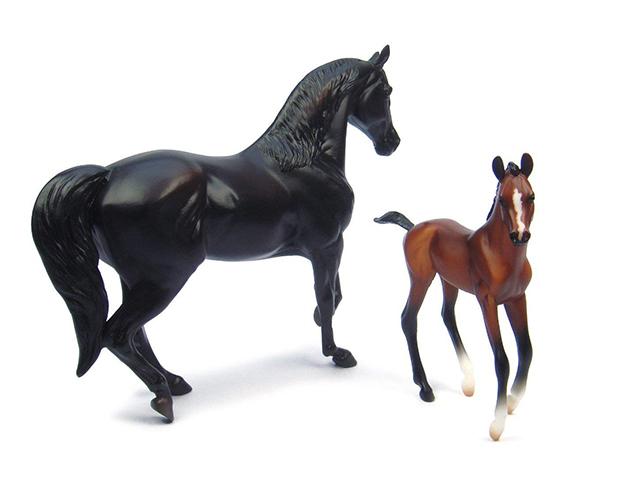 Breyer, Breyer Raven Black Morgan Mare & Red Bay Foal