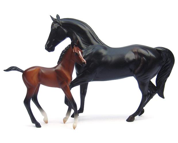 Breyer, Breyer Raven Black Morgan Mare & Red Bay Foal